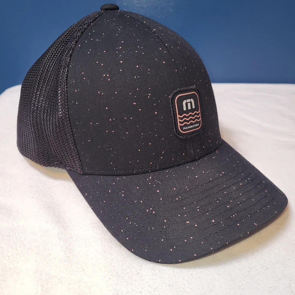 Travis Mathew Mesh 110‎ Flexfit Cap Black Pink
